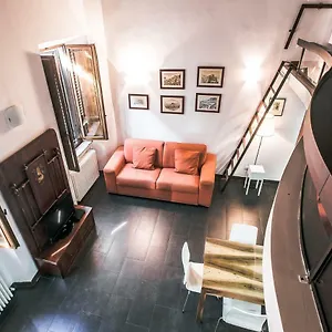 Apartment In Front Of Coliseum, Rome